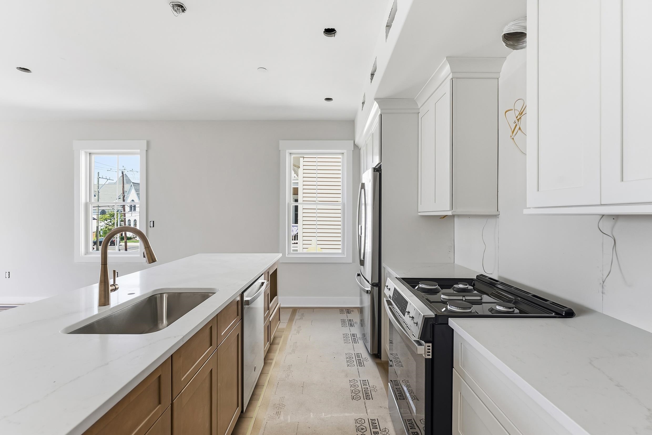 4411 Landis Avenue Unit: 201