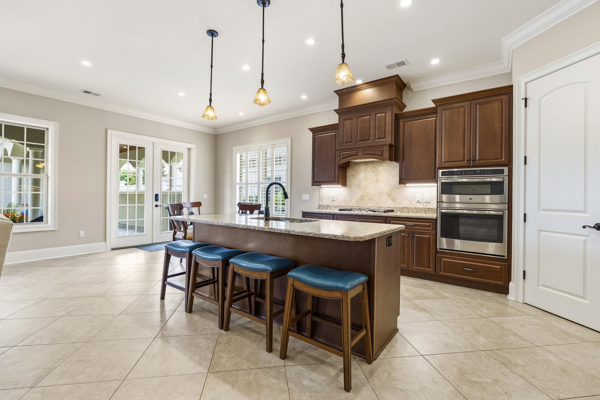 909 Bluffview Dr.