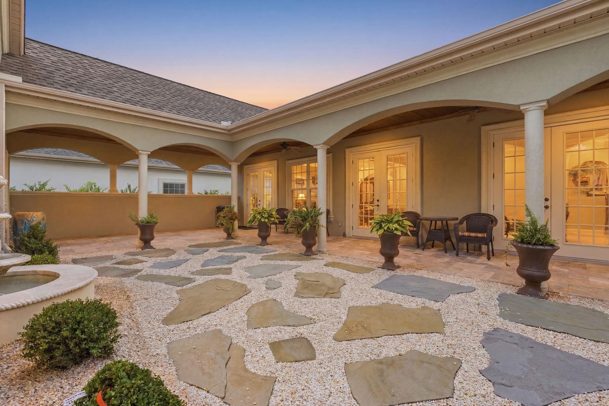 909 Bluffview Dr.