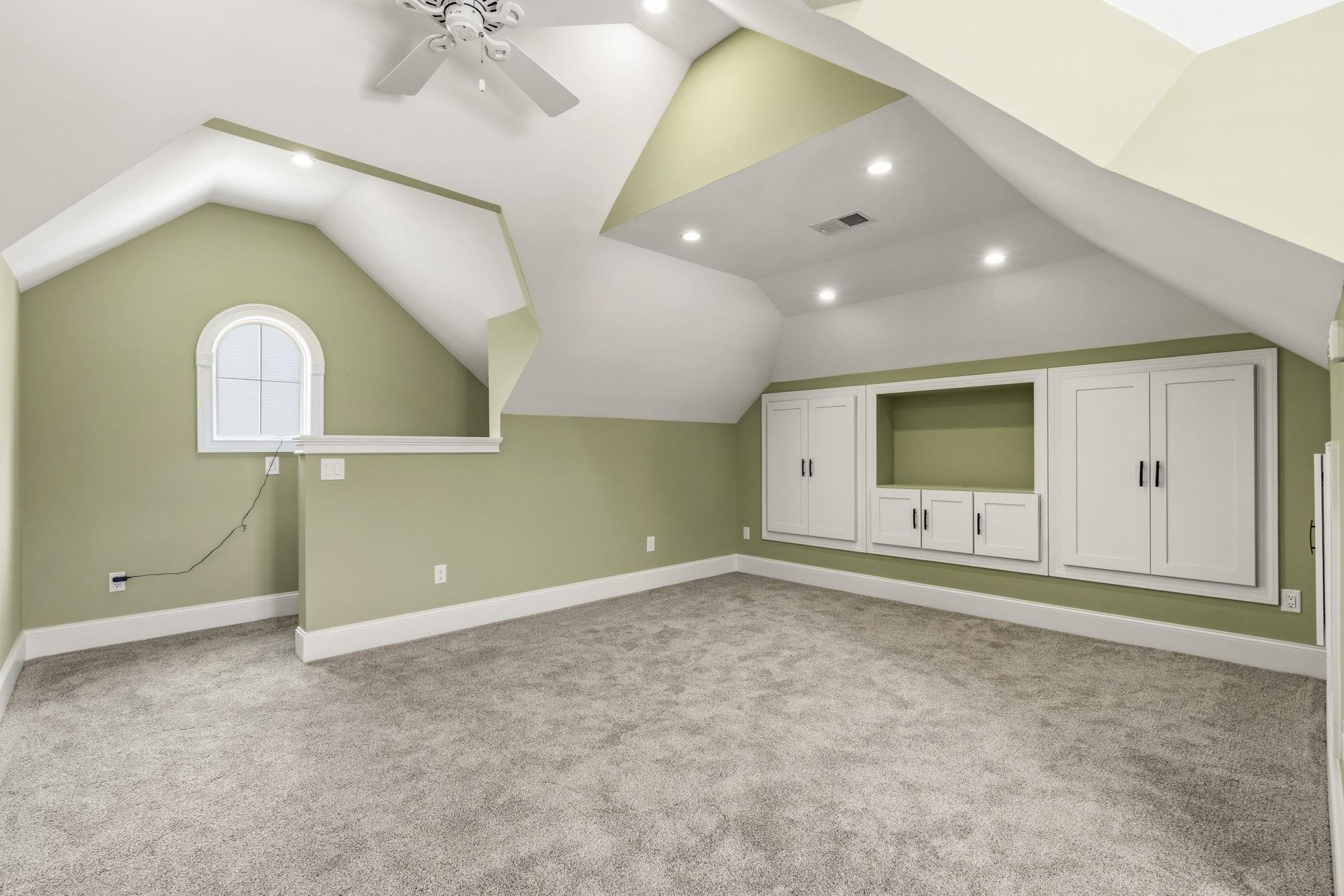 909 Bluffview Dr.