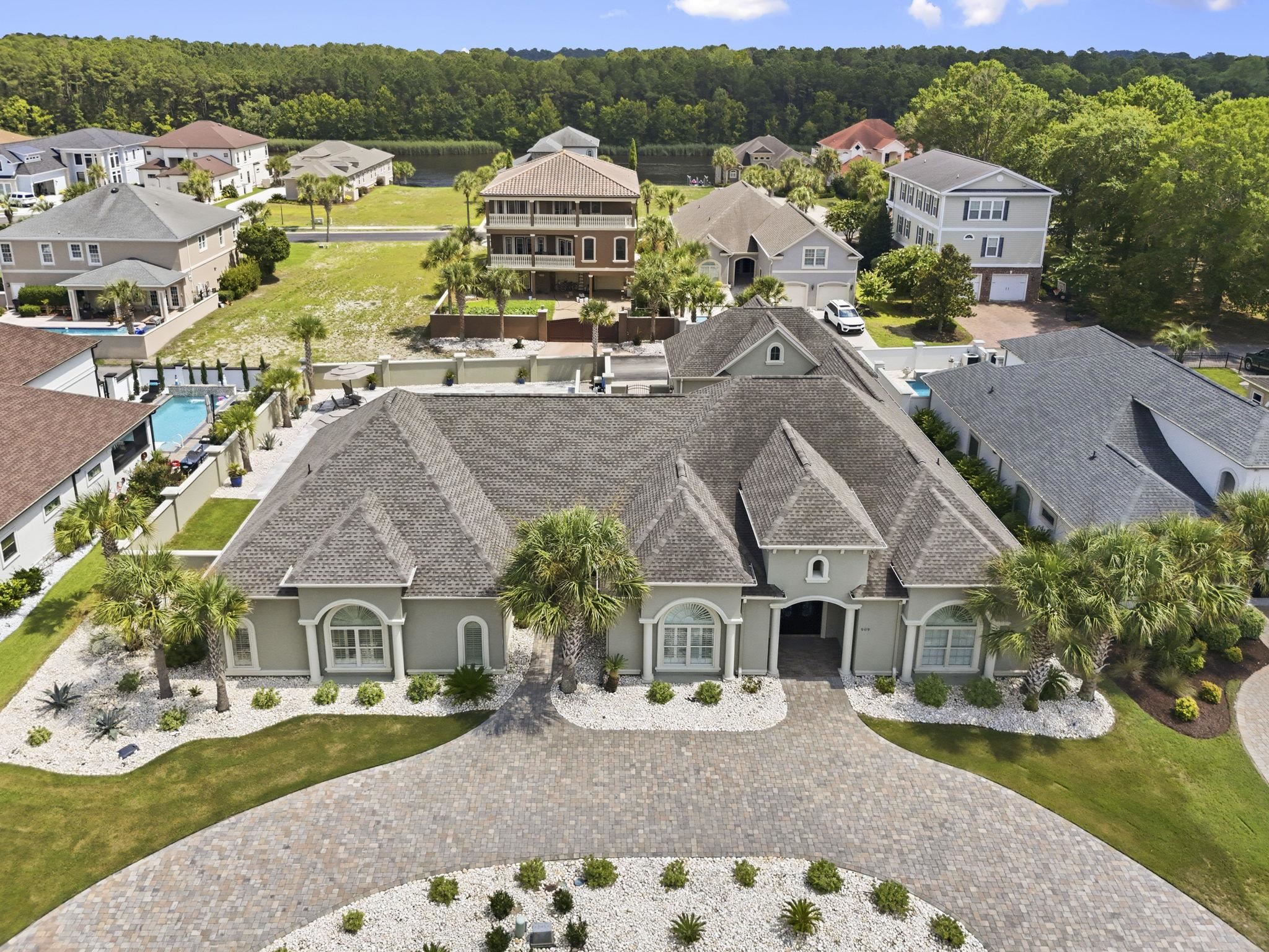 909 Bluffview Dr.