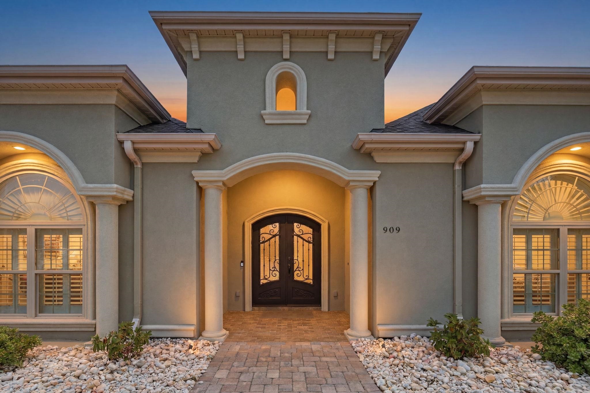 909 Bluffview Dr.