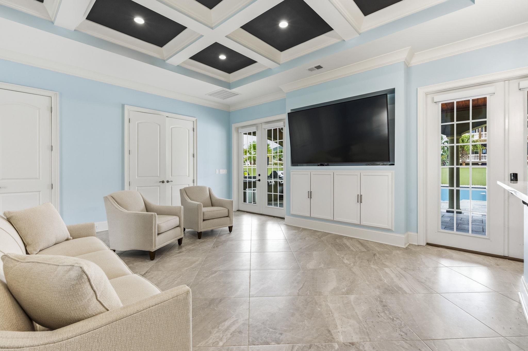 909 Bluffview Dr.