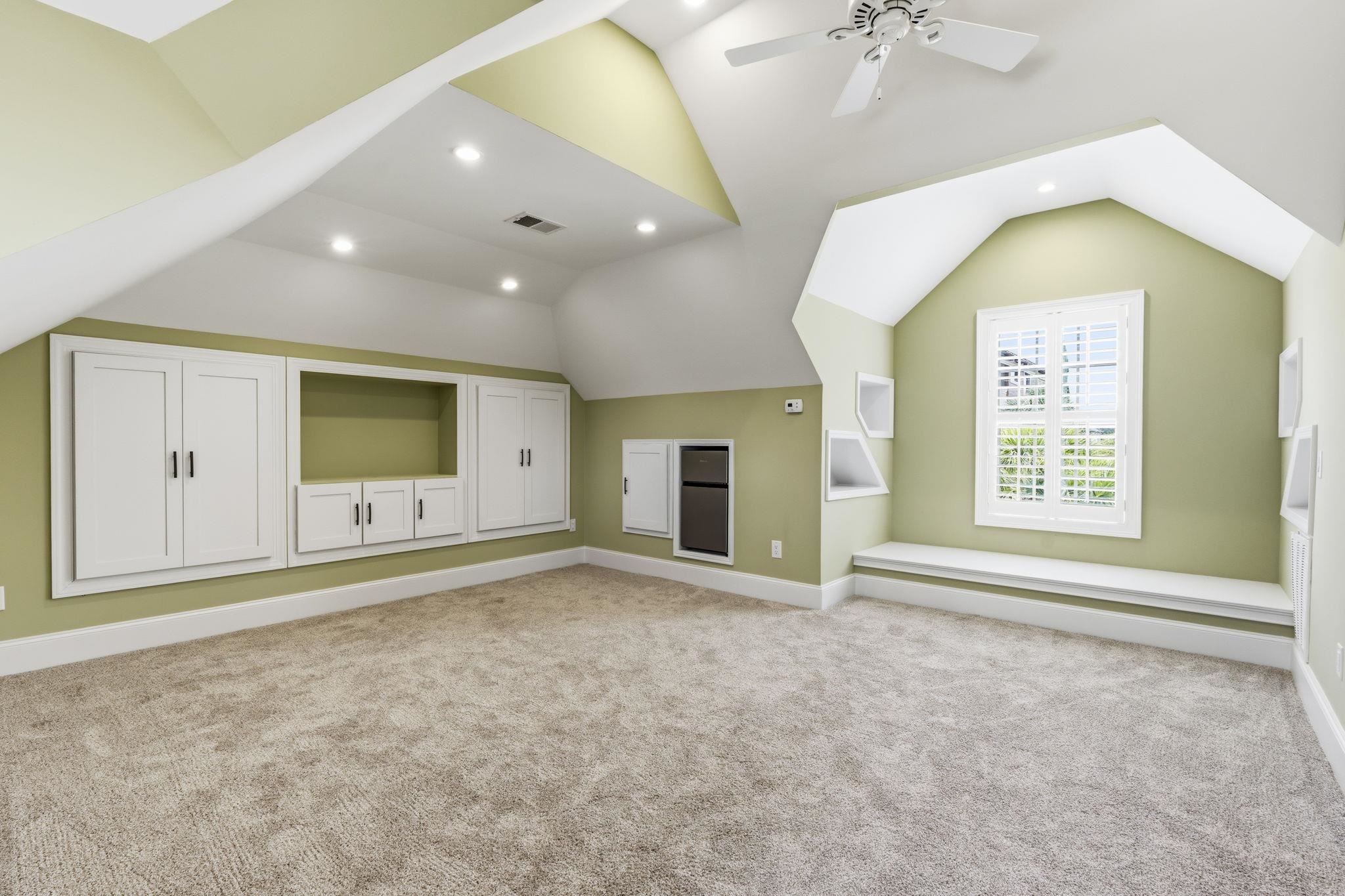 909 Bluffview Dr.