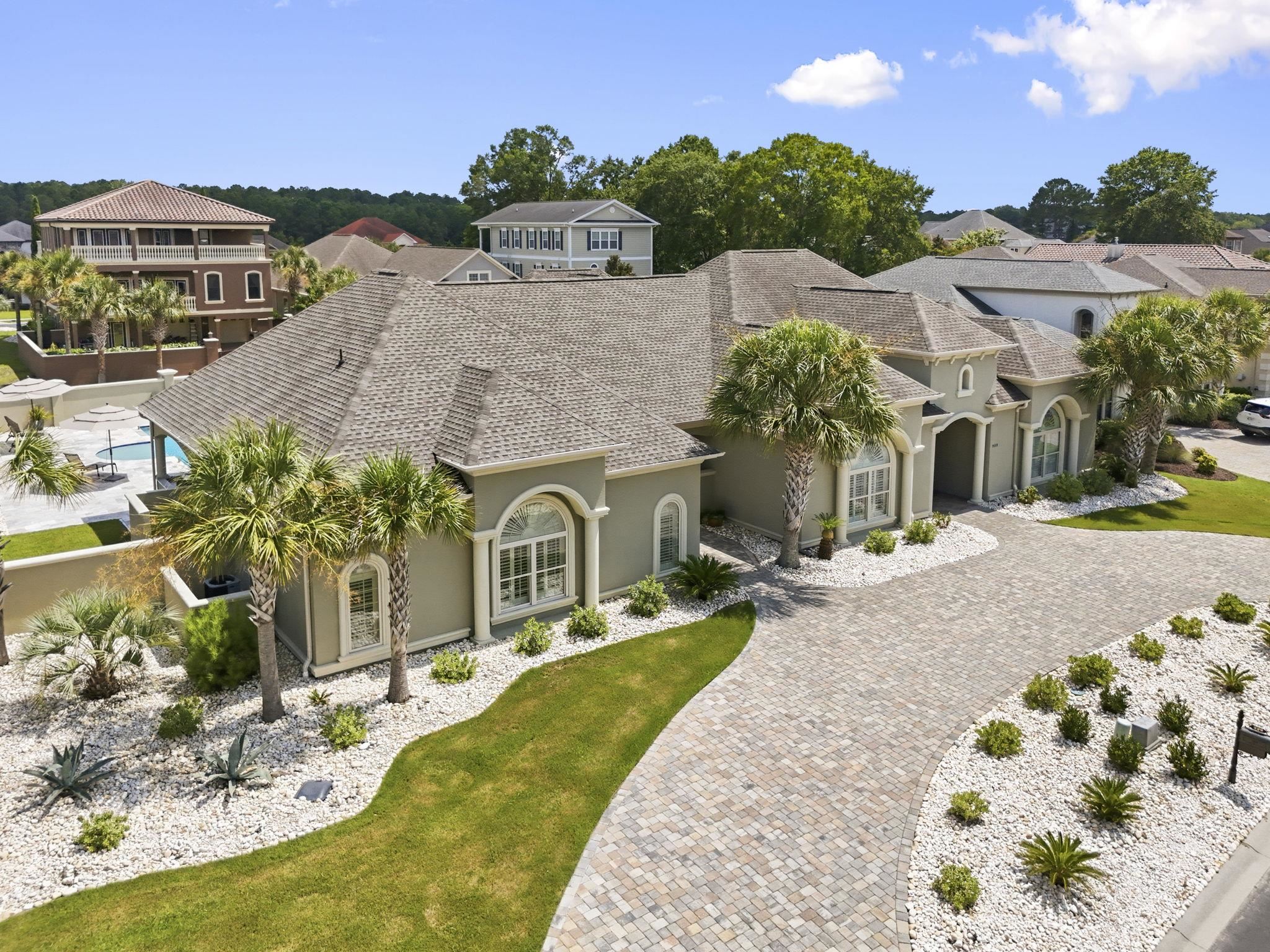 909 Bluffview Dr.