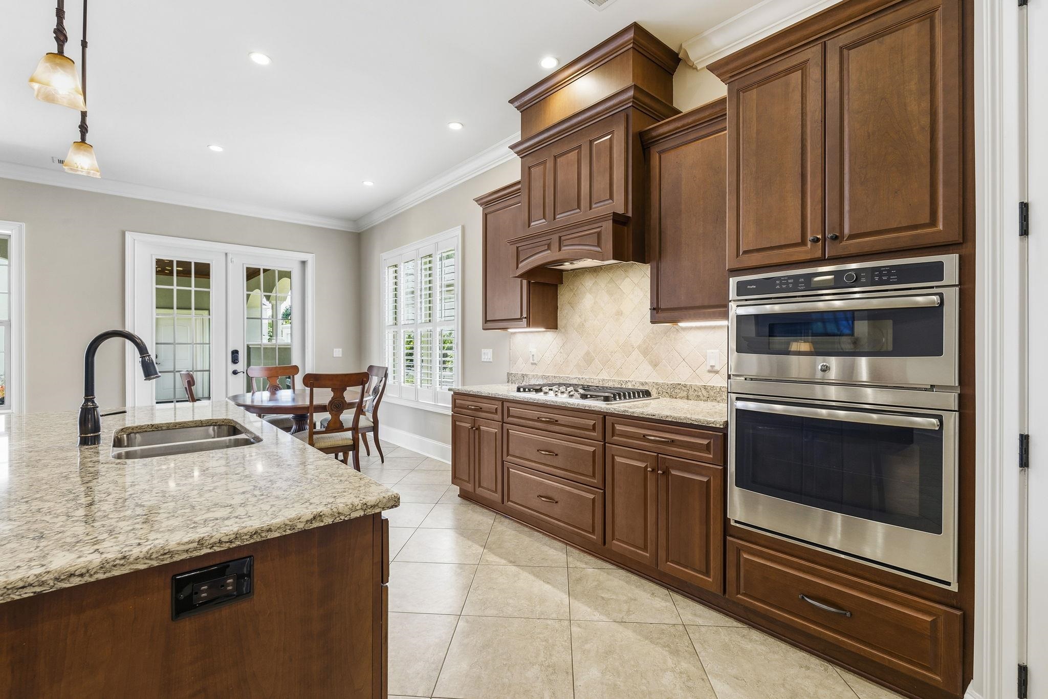 909 Bluffview Dr.