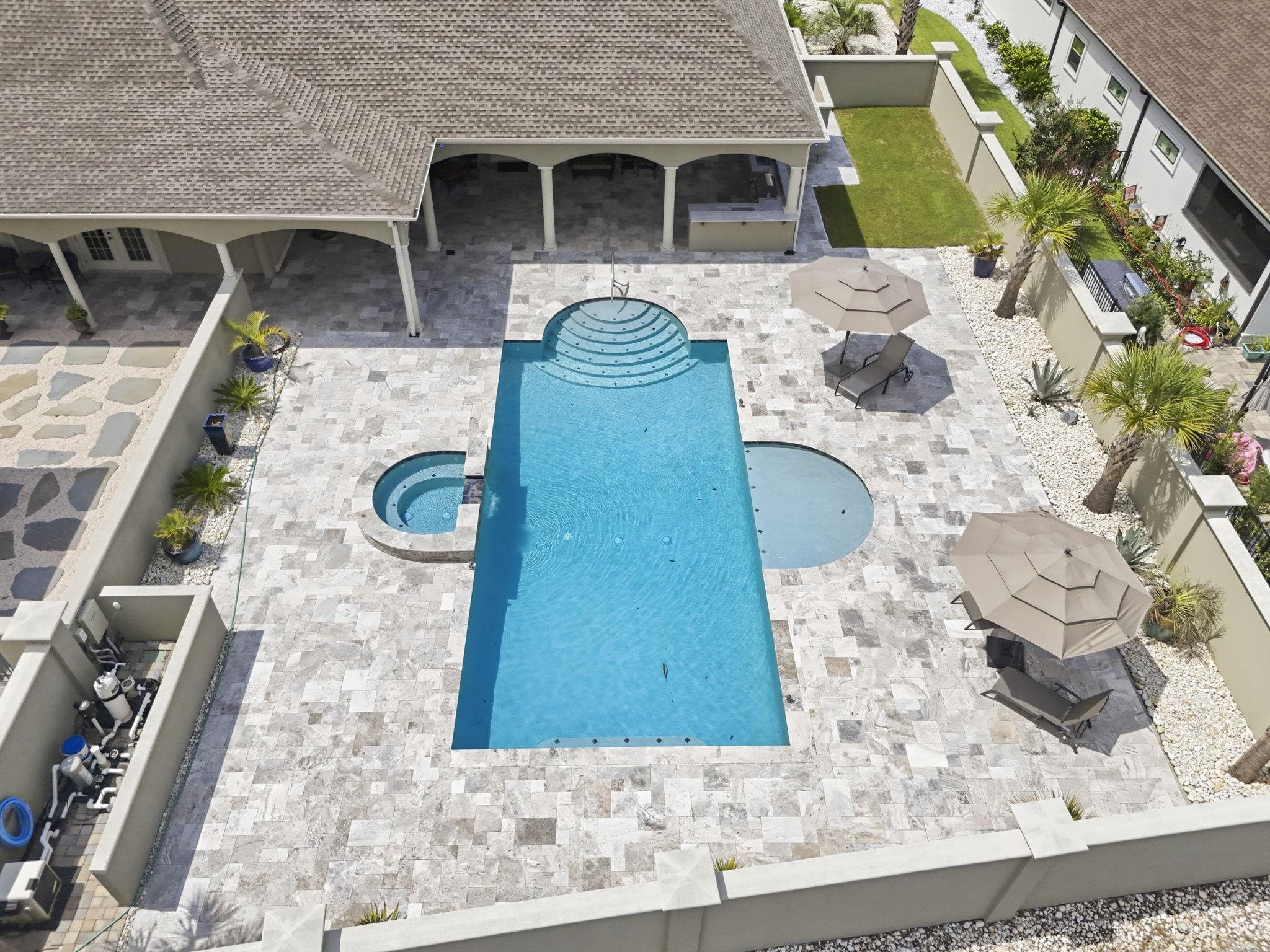 909 Bluffview Dr.