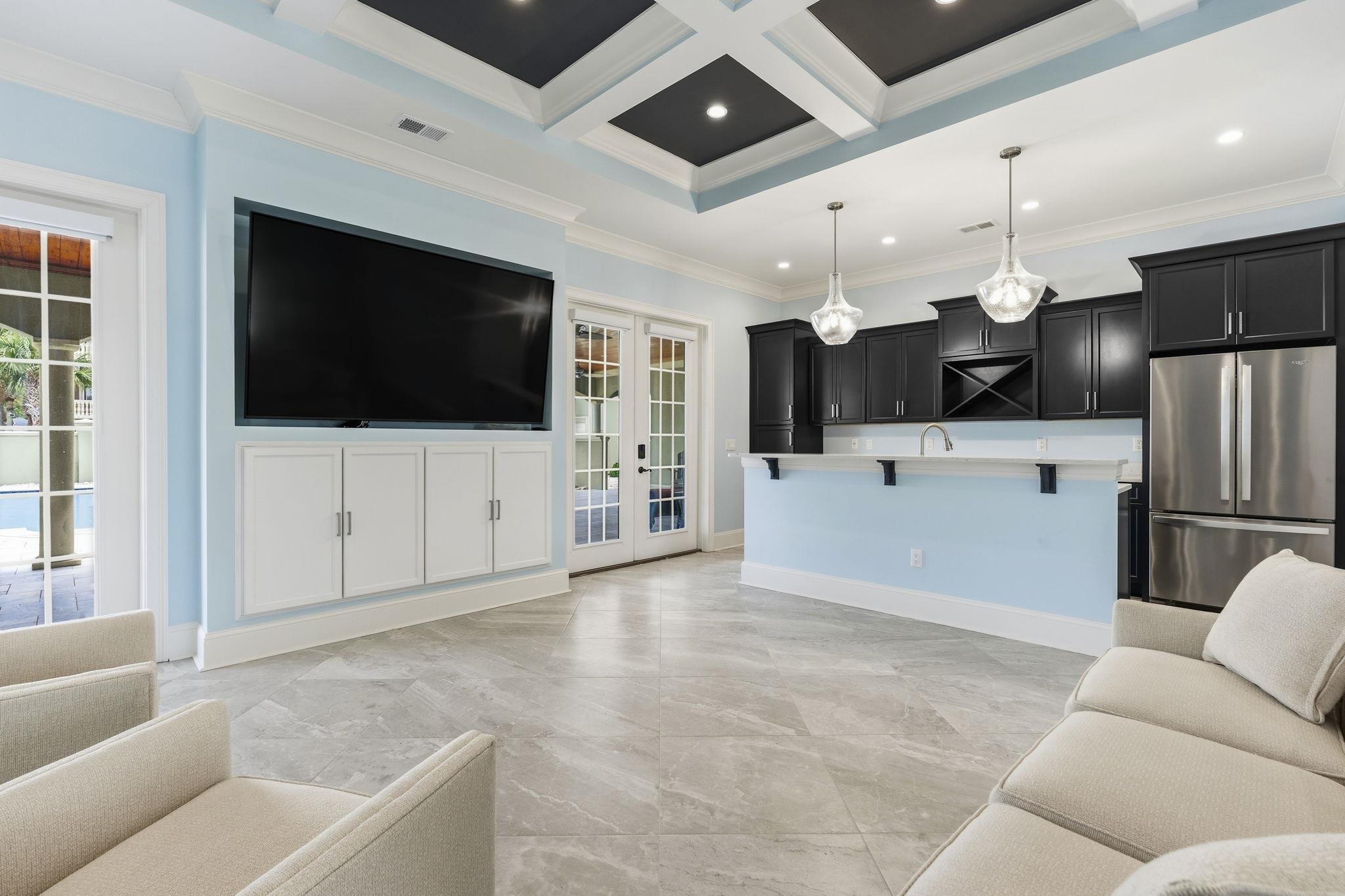 909 Bluffview Dr.