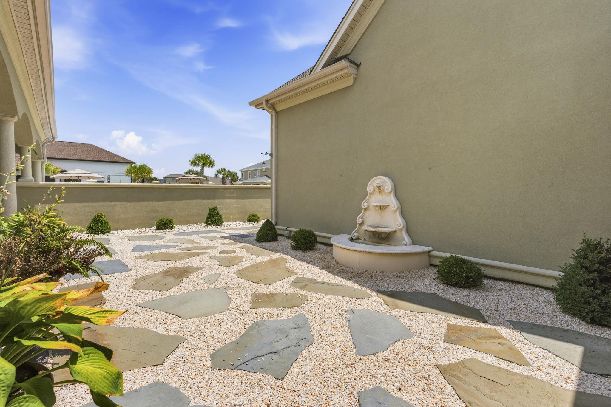 909 Bluffview Dr.