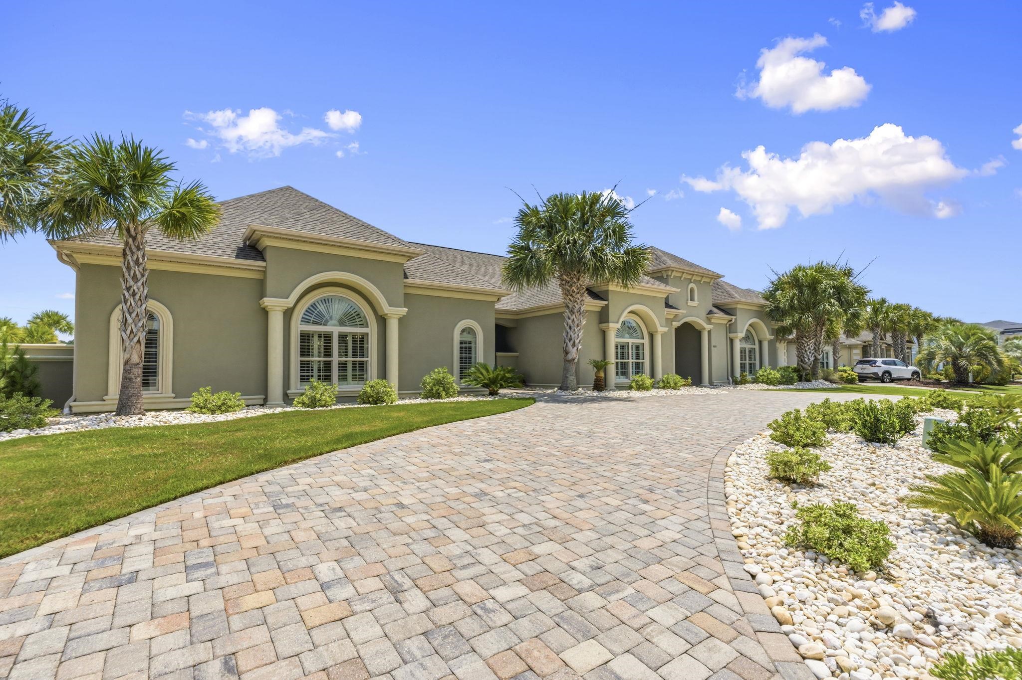 909 Bluffview Dr.