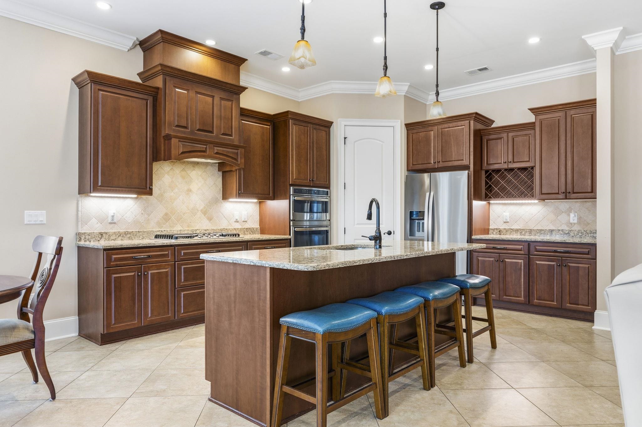 909 Bluffview Dr.