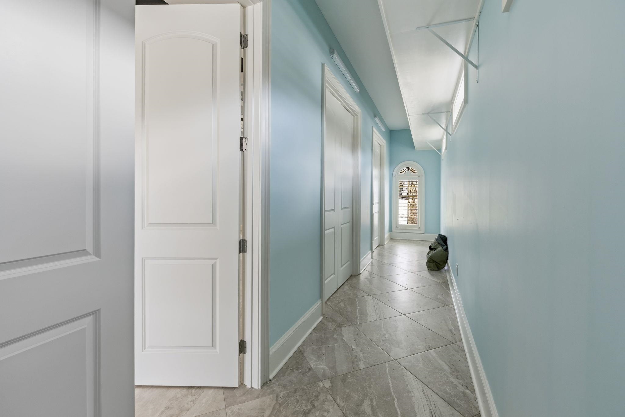 909 Bluffview Dr.