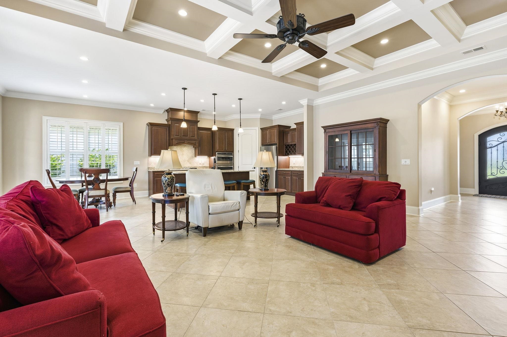 909 Bluffview Dr.