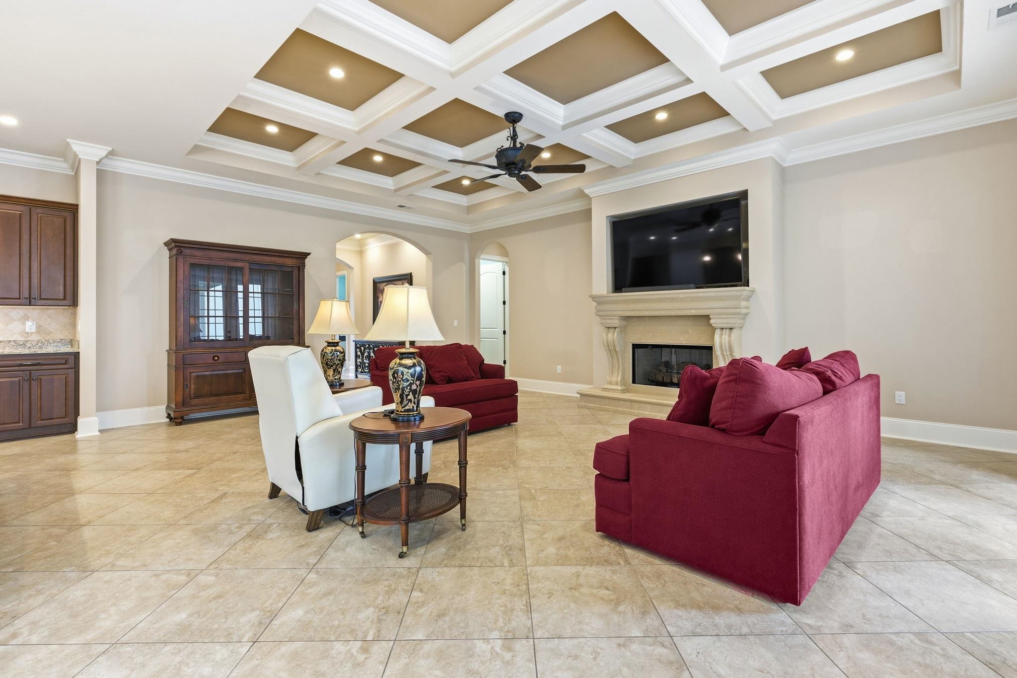 909 Bluffview Dr.