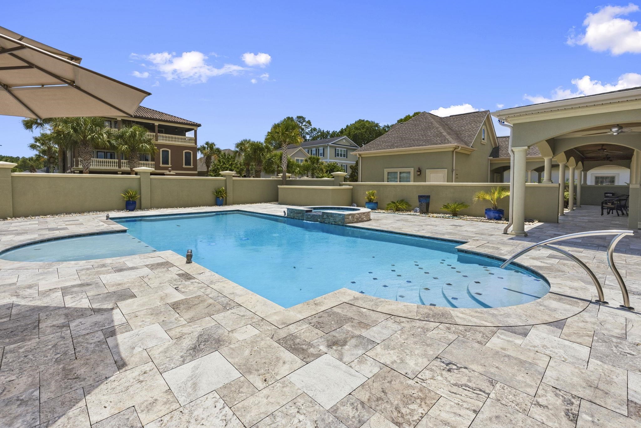 909 Bluffview Dr.