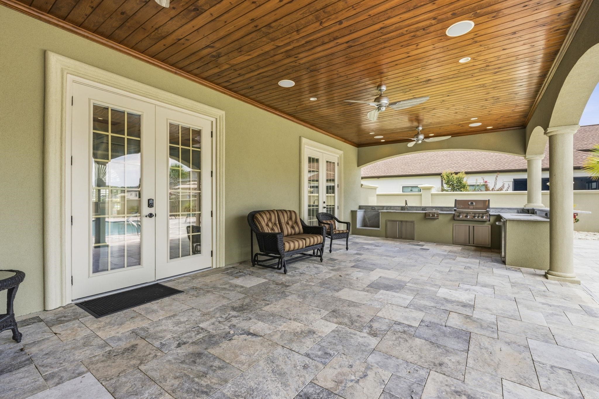 909 Bluffview Dr.