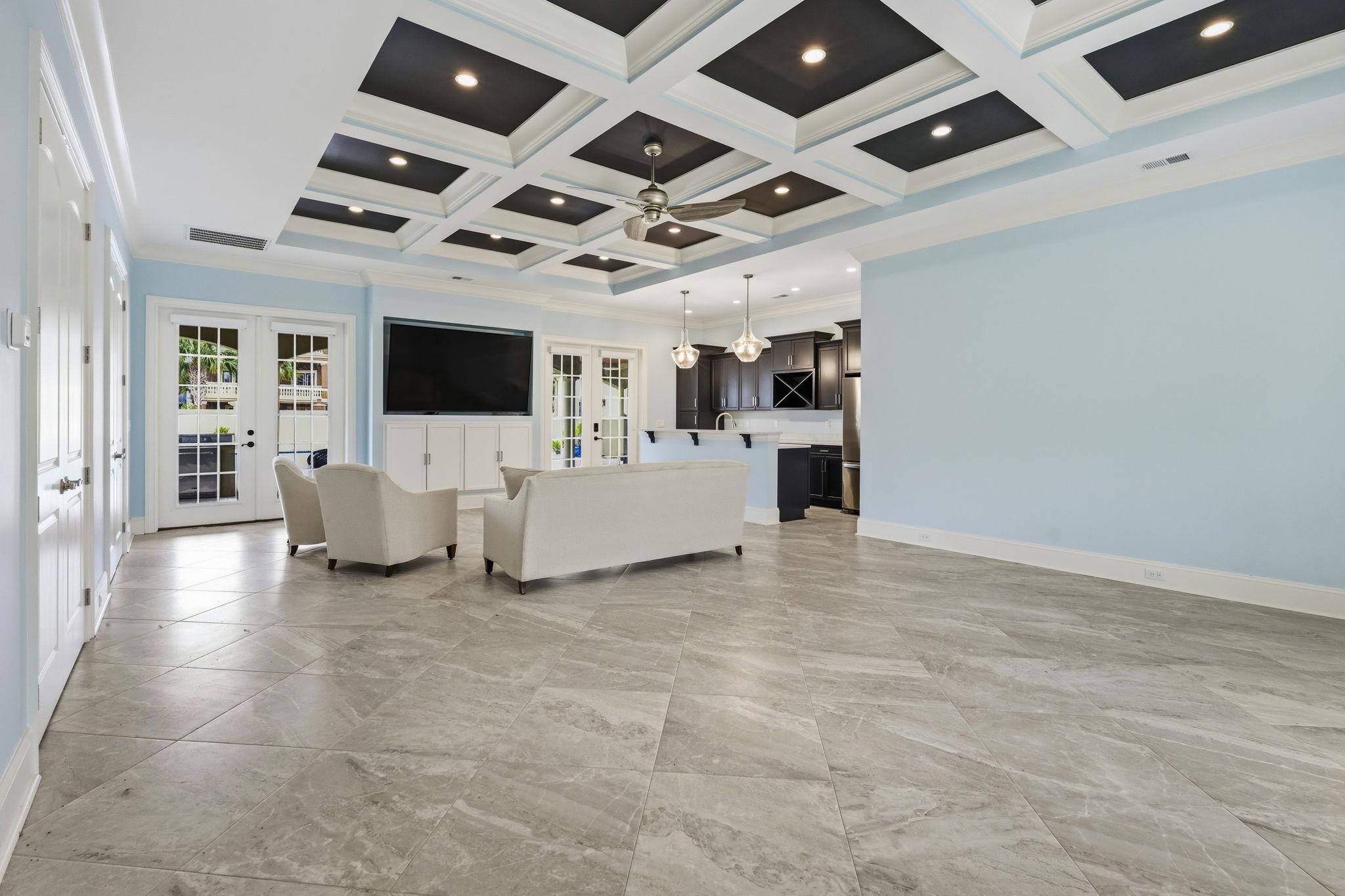 909 Bluffview Dr.
