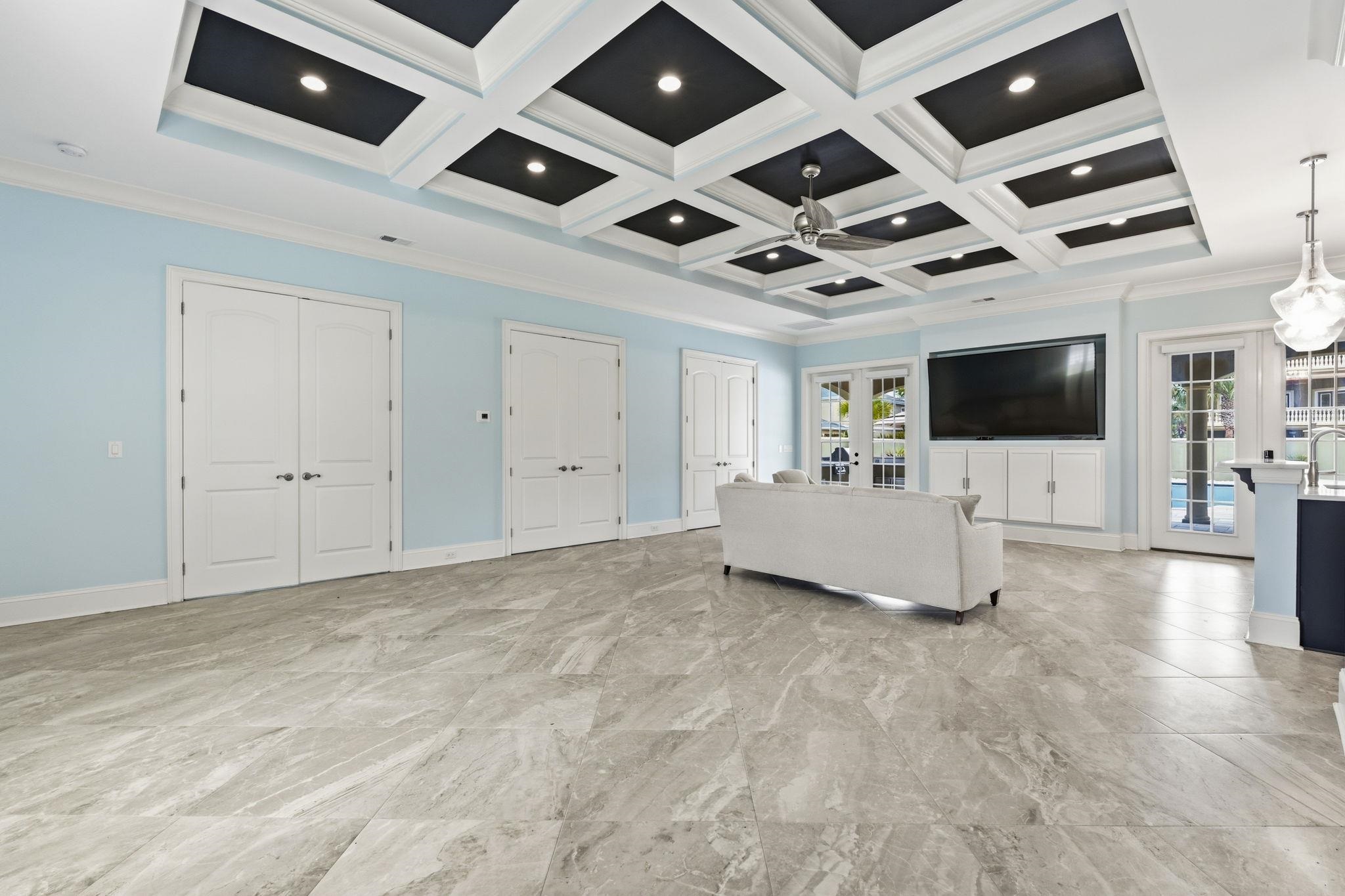 909 Bluffview Dr.