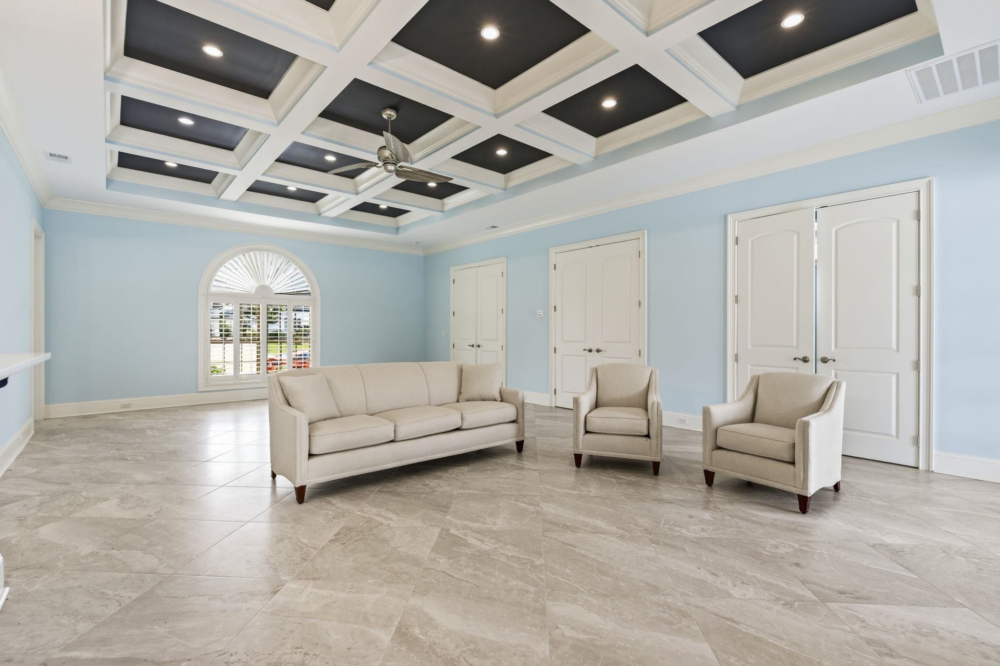 909 Bluffview Dr.