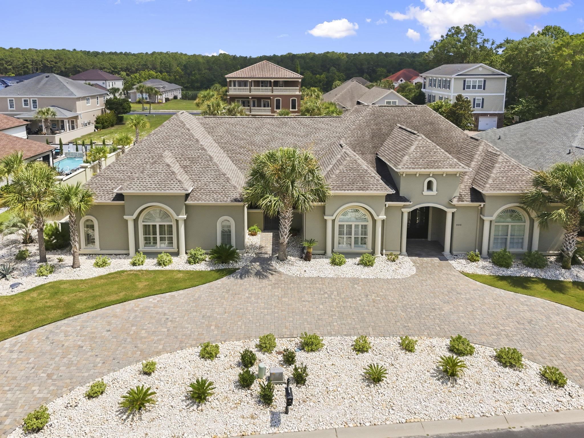 909 Bluffview Dr.