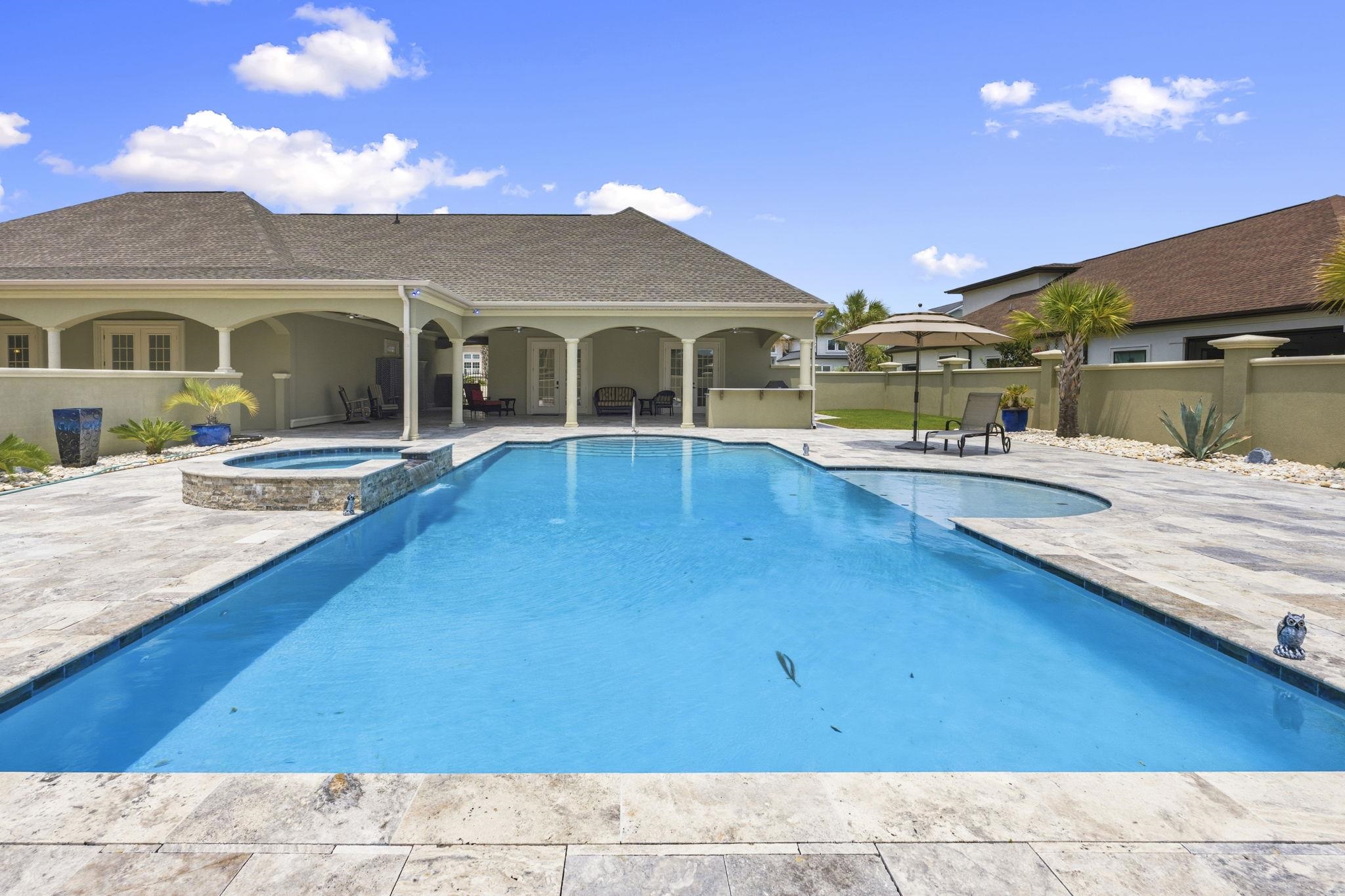 909 Bluffview Dr.