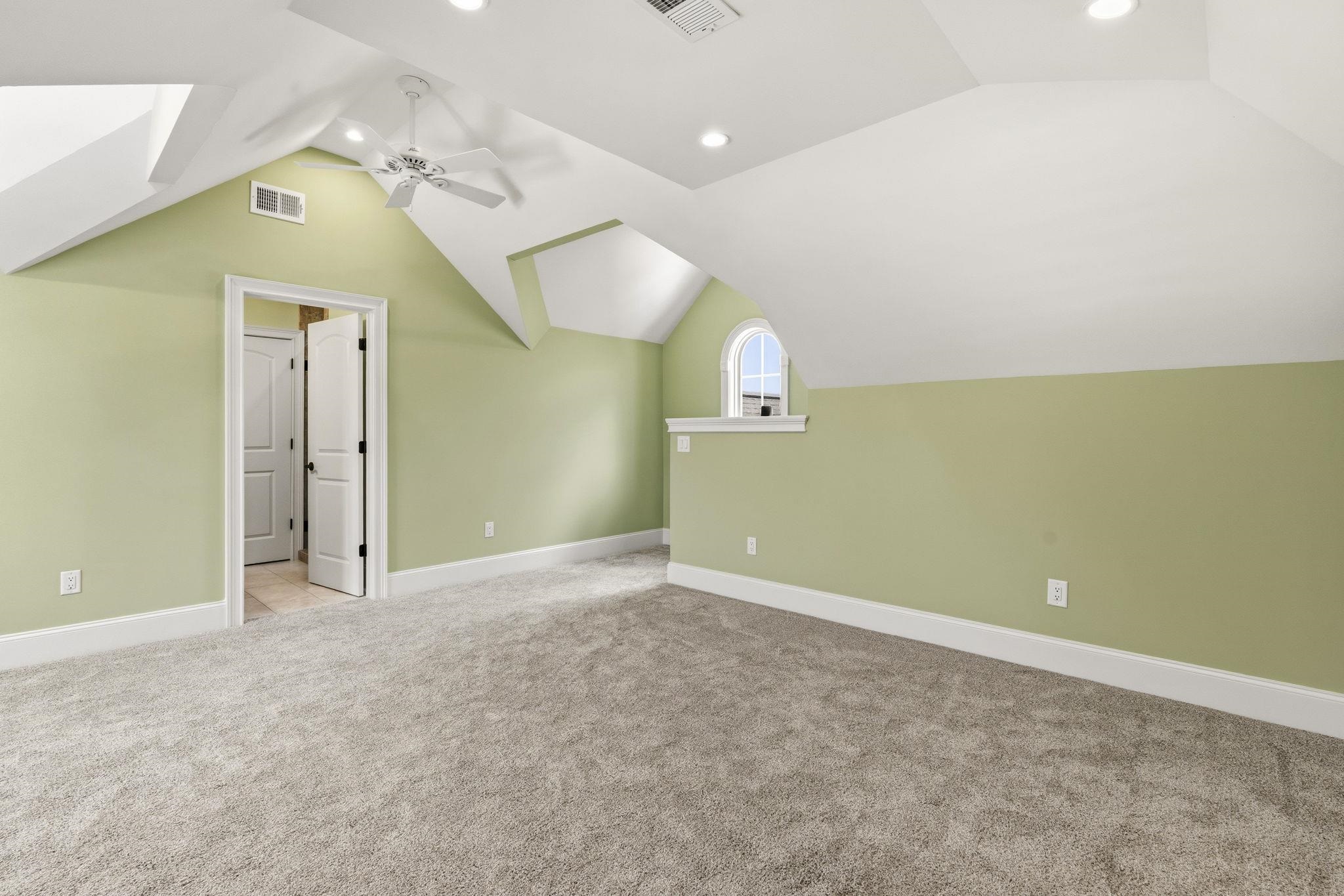 909 Bluffview Dr.