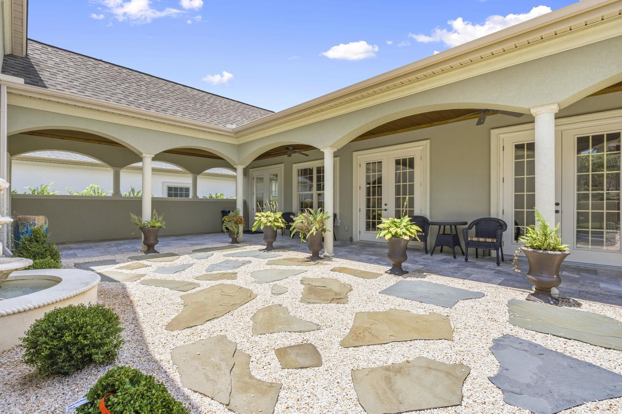 909 Bluffview Dr.