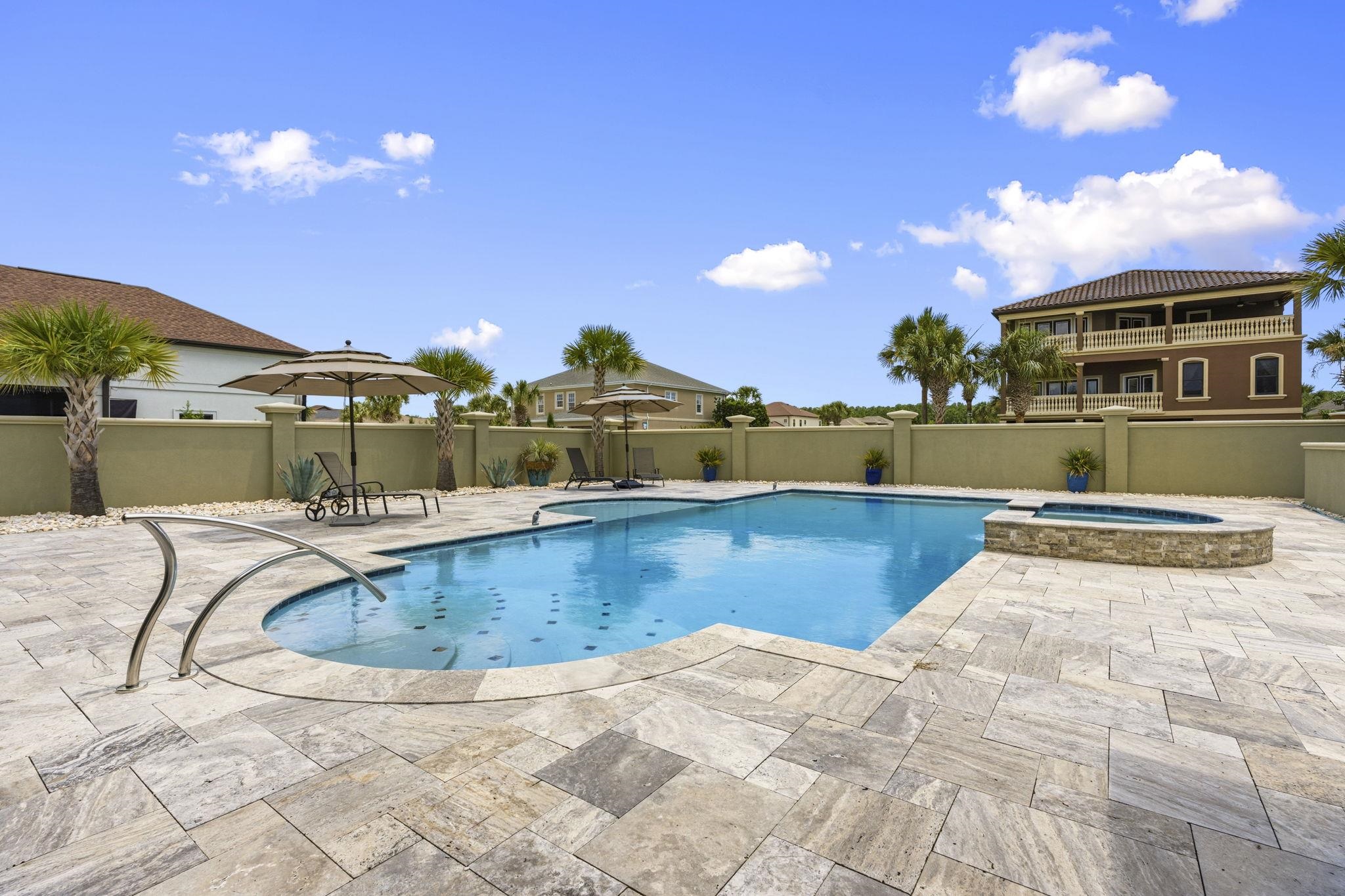 909 Bluffview Dr.