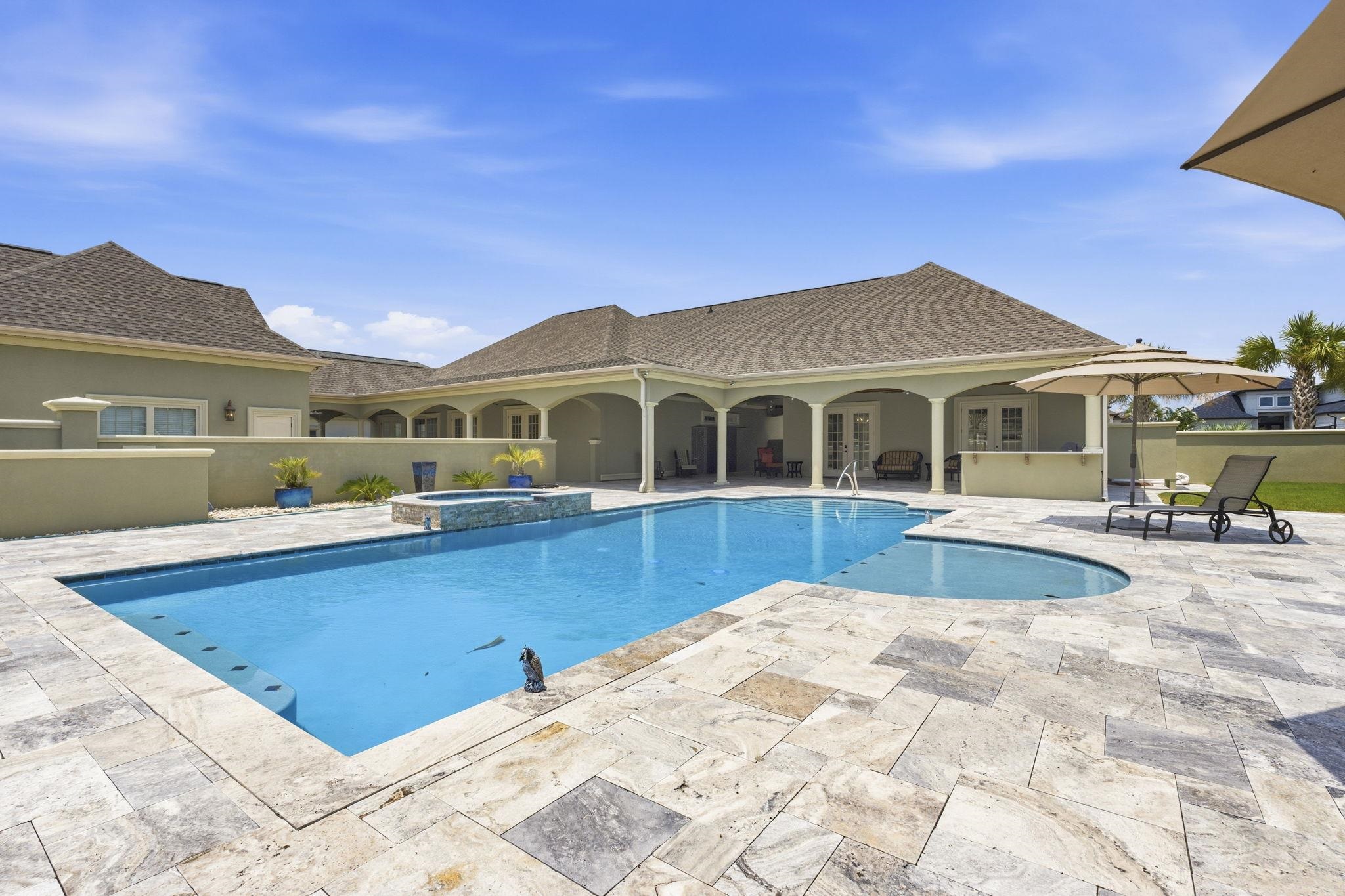 909 Bluffview Dr.