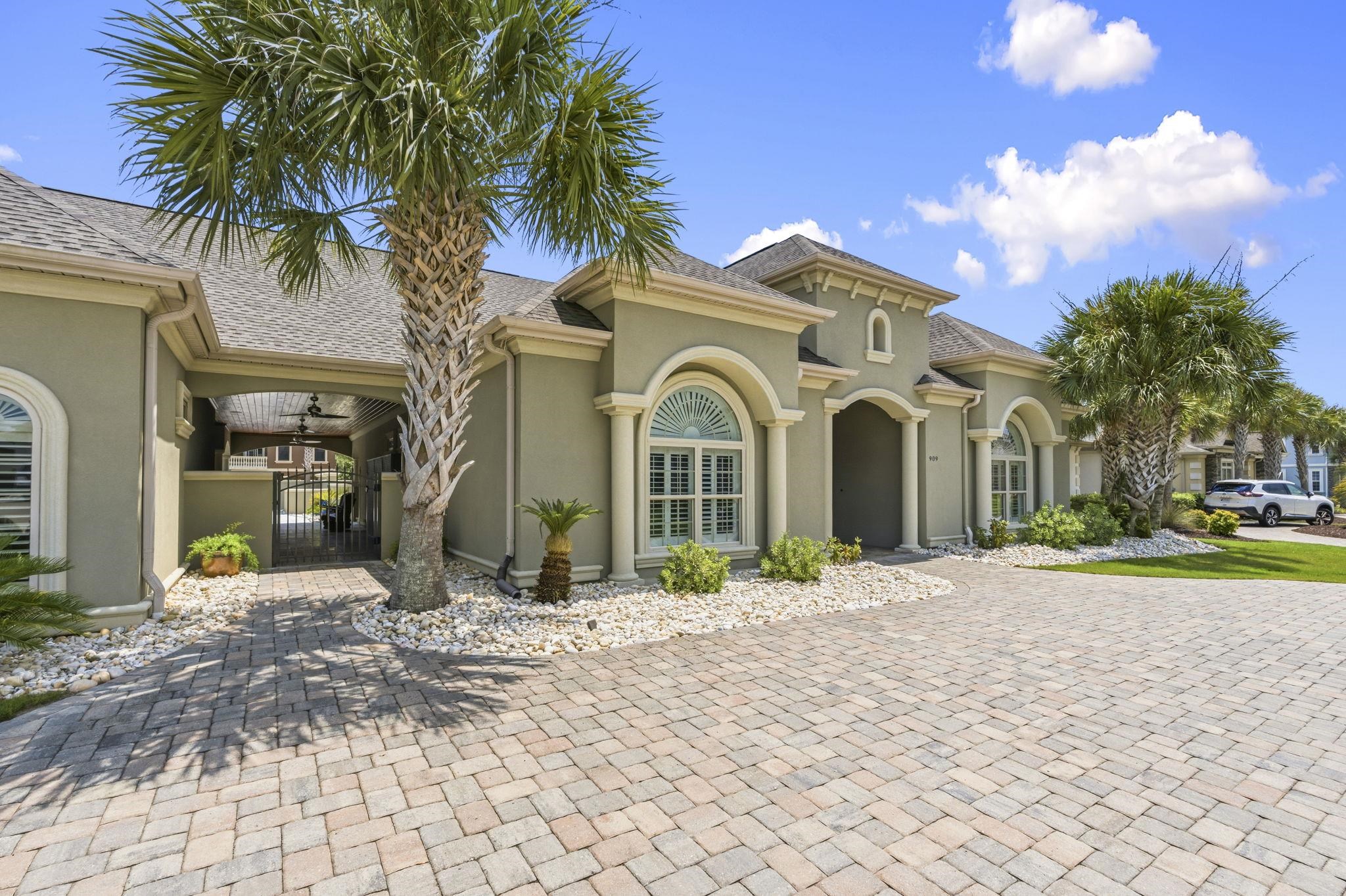 909 Bluffview Dr.