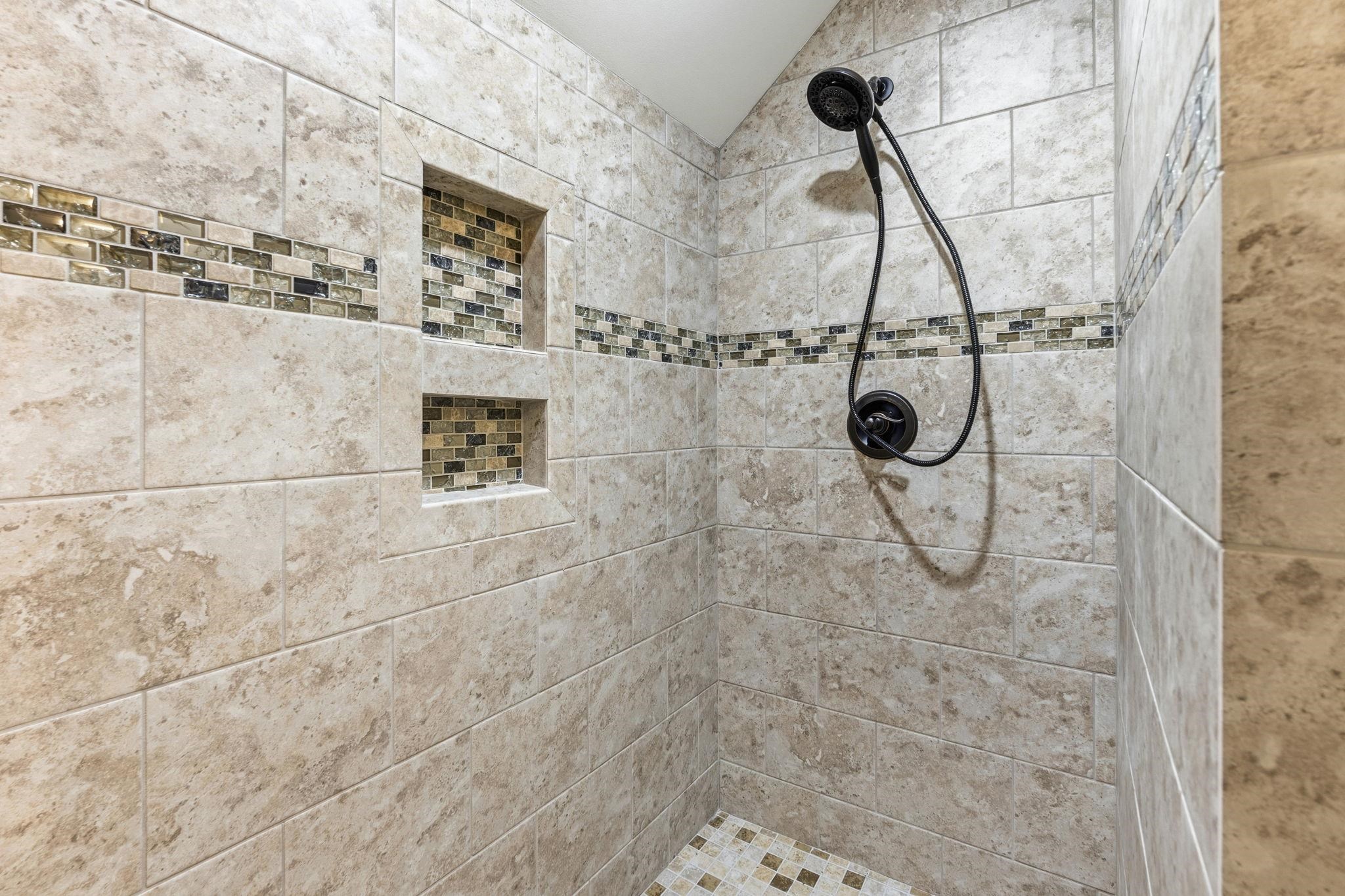 909 Bluffview Dr.