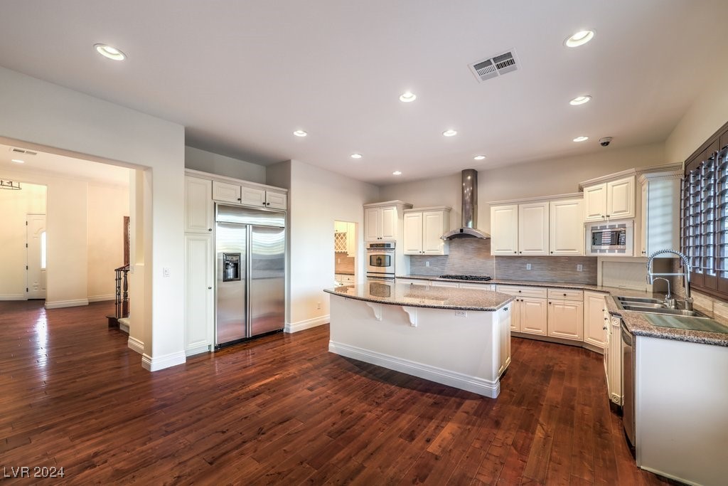 200 Villa Borghese Street