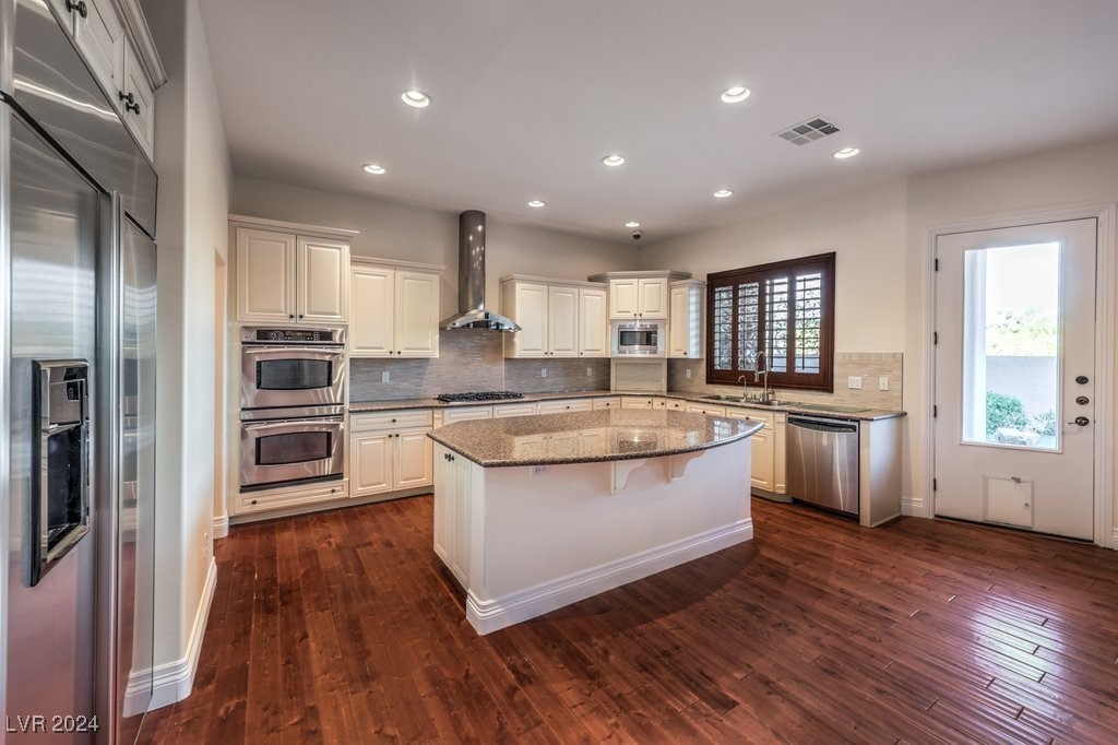 200 Villa Borghese Street