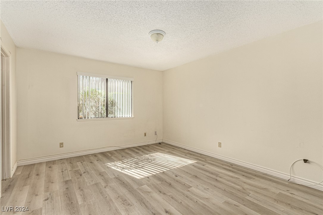 5576 West Rochelle Avenue 33A