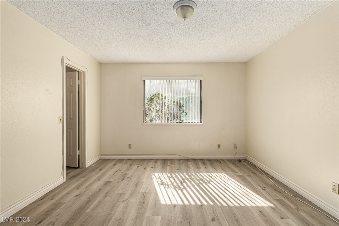 5576 West Rochelle Avenue 33A