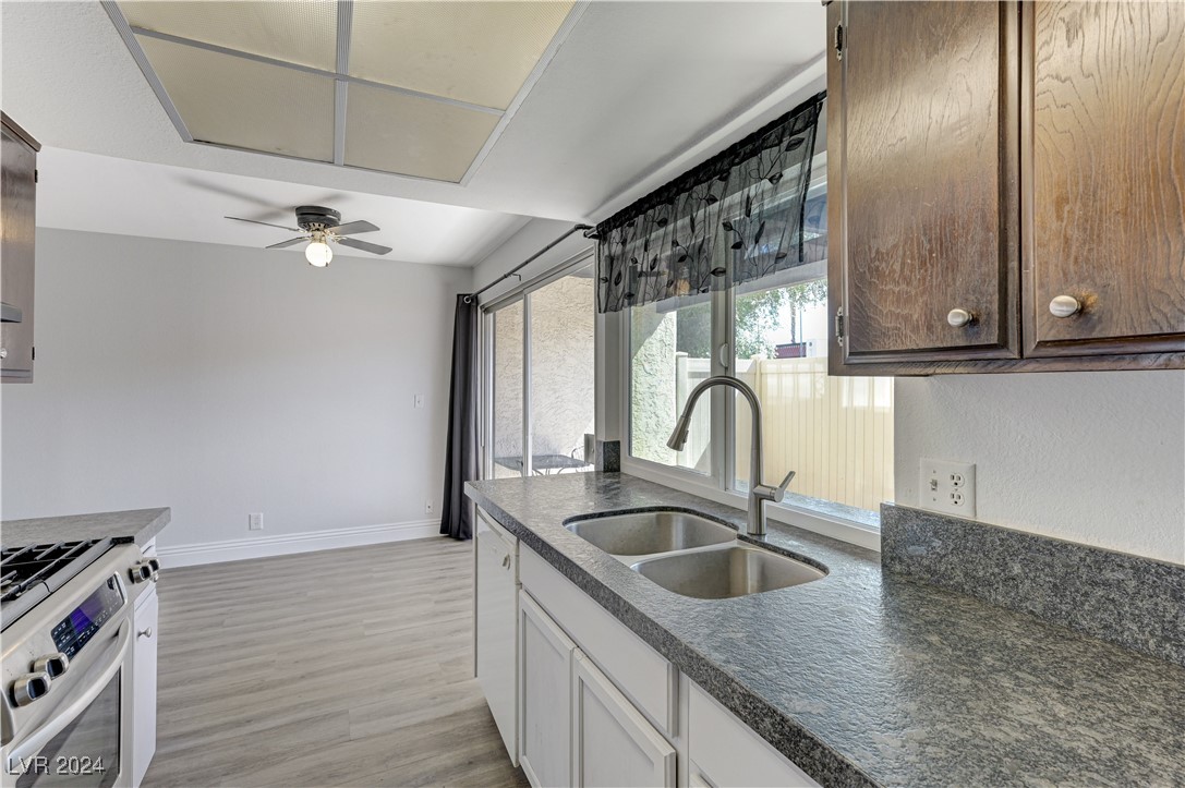 1390 Vegas Valley Drive 27