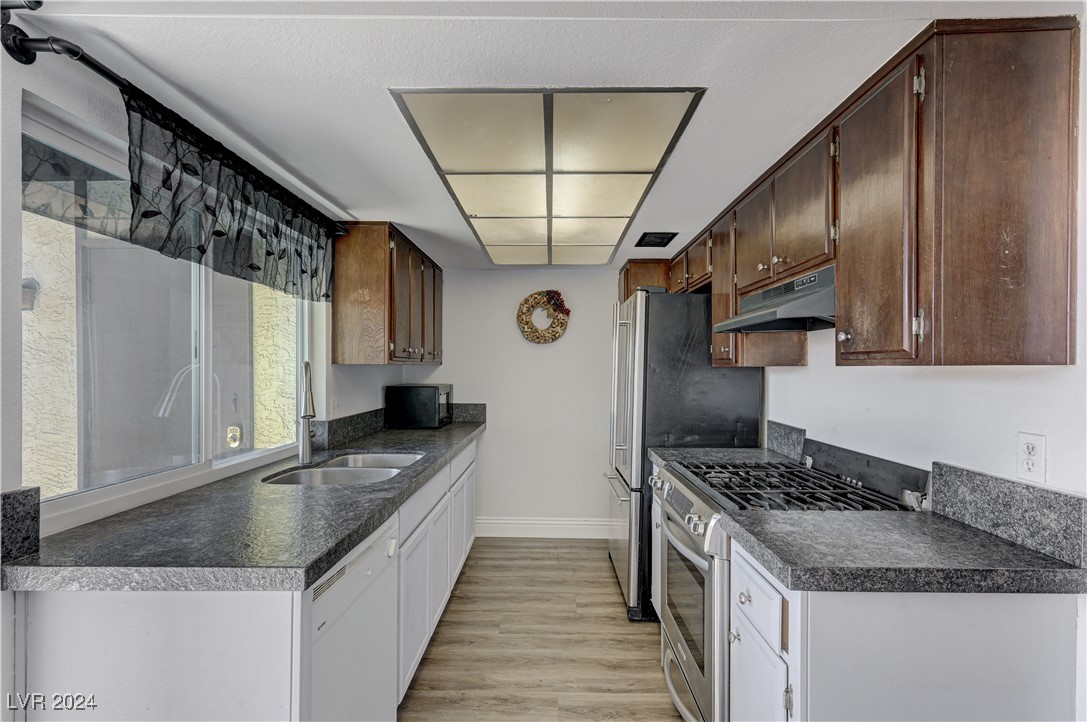 1390 Vegas Valley Drive 27