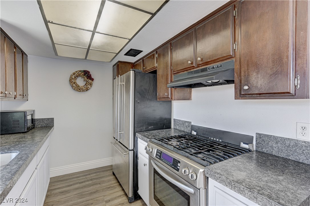 1390 Vegas Valley Drive 27