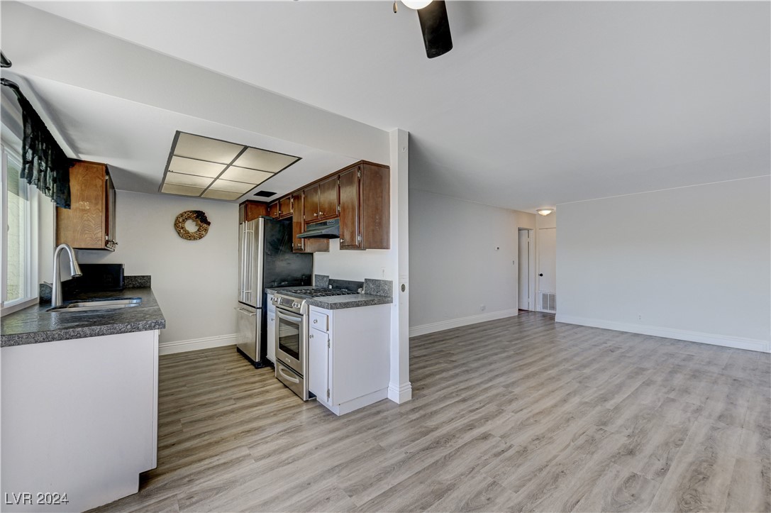 1390 Vegas Valley Drive 27