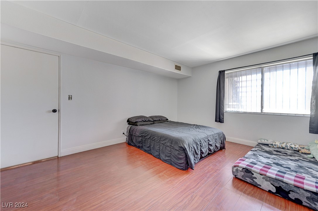 1390 Vegas Valley Drive 27