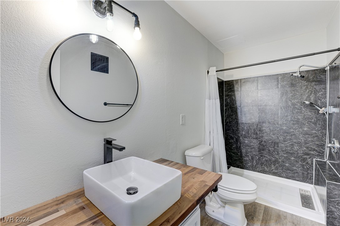 1390 Vegas Valley Drive 27