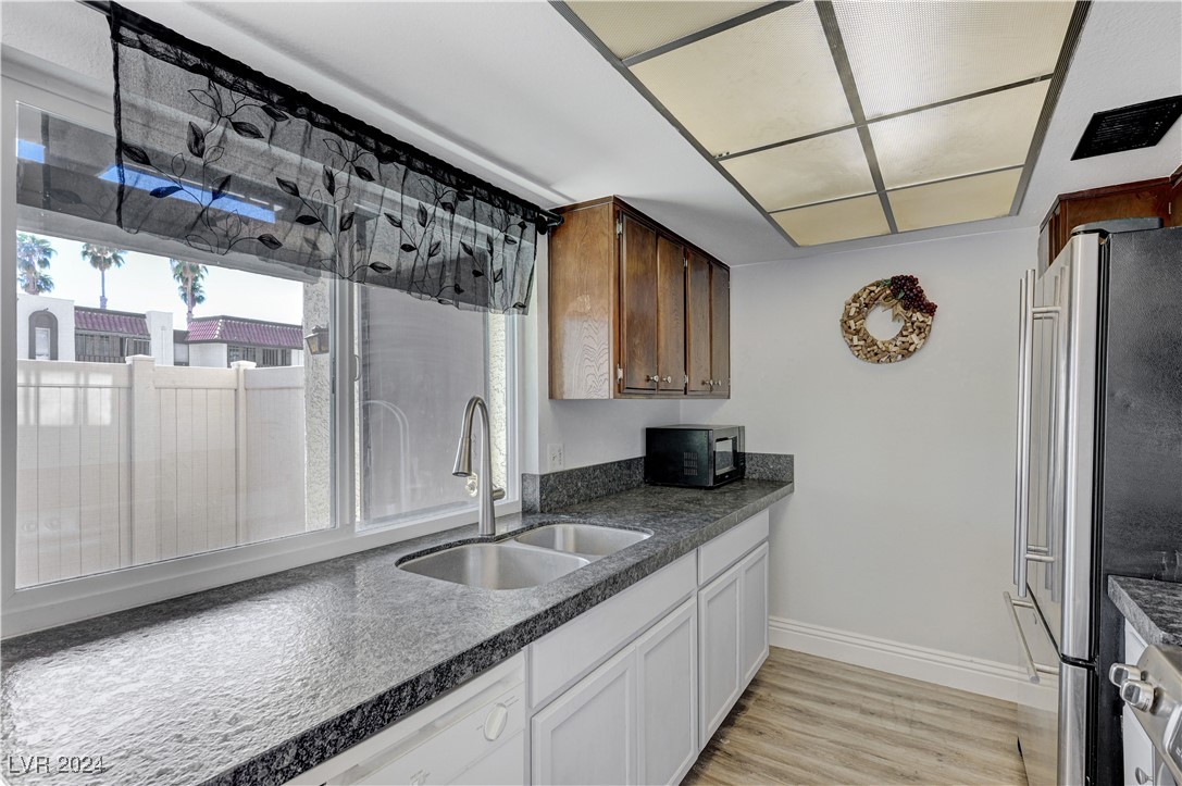 1390 Vegas Valley Drive 27