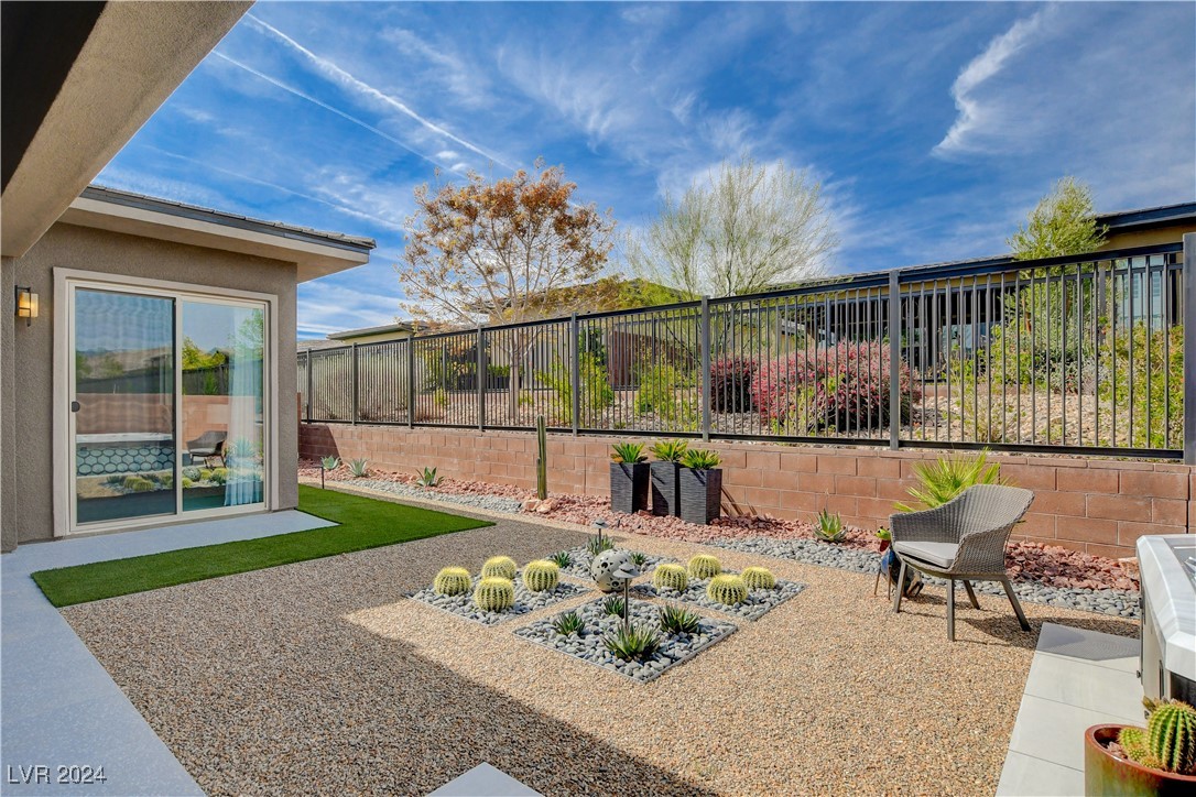 6703 Titanium Crest Street