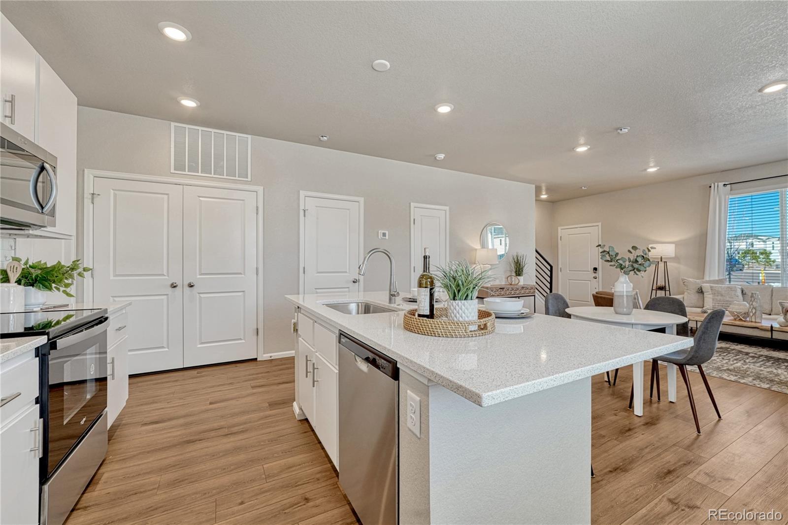 5861 Dakan Loop