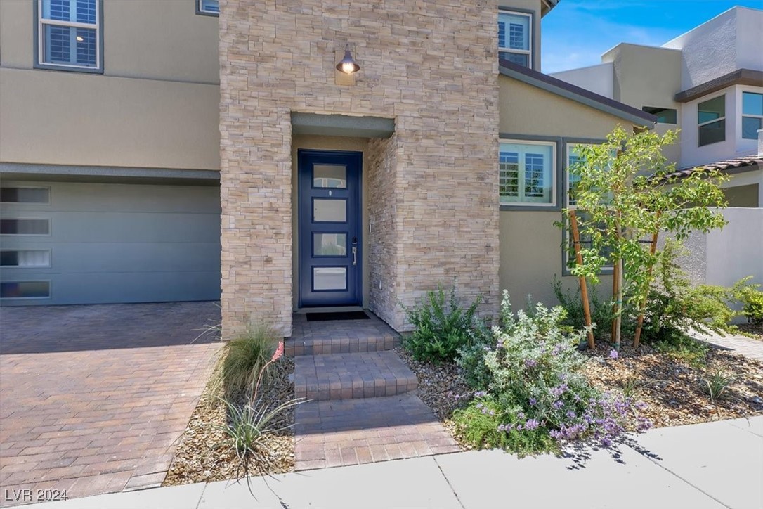 3219 Fountaintree Avenue