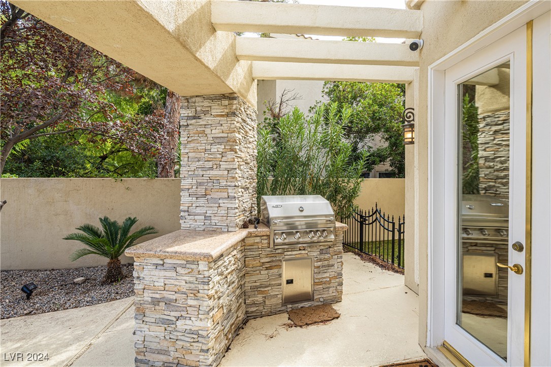 2000 Winter Wind Street