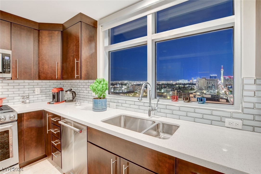 150 Las Vegas Boulevard 1607