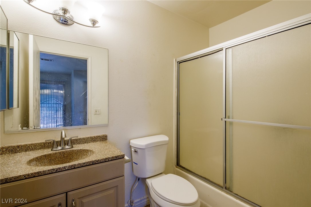 825 Hedge Way 4