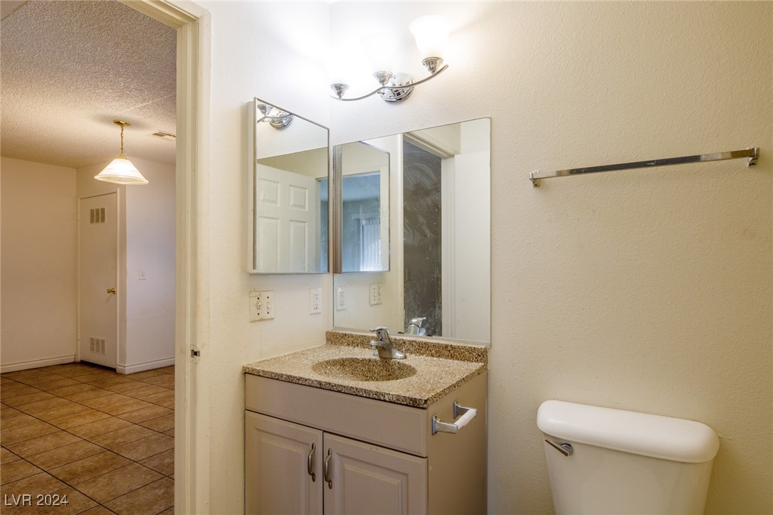 825 Hedge Way 4
