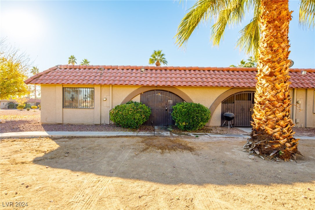 825 Hedge Way 4